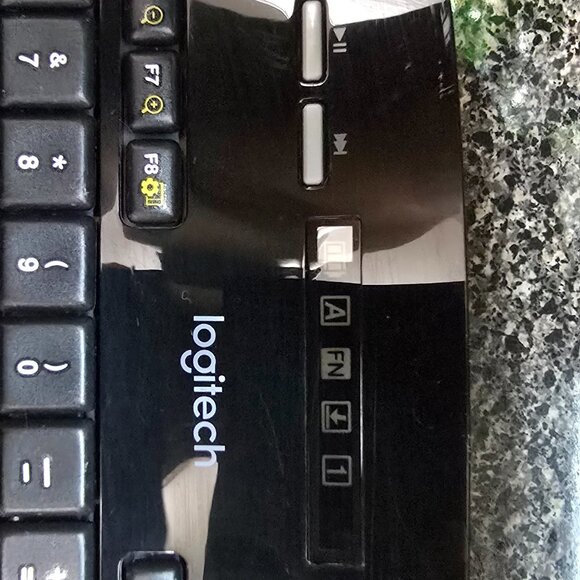 Logitech MK710 Wireless Keyboard W/LCD Screen /No Dongle/ Open Box/Keyboard Only - Picture 7 of 10